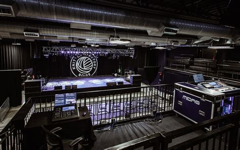 are there seats at the knitting factory